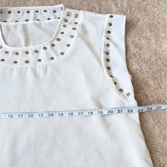 Long white tunic with Rivets - Picture 7 of 8